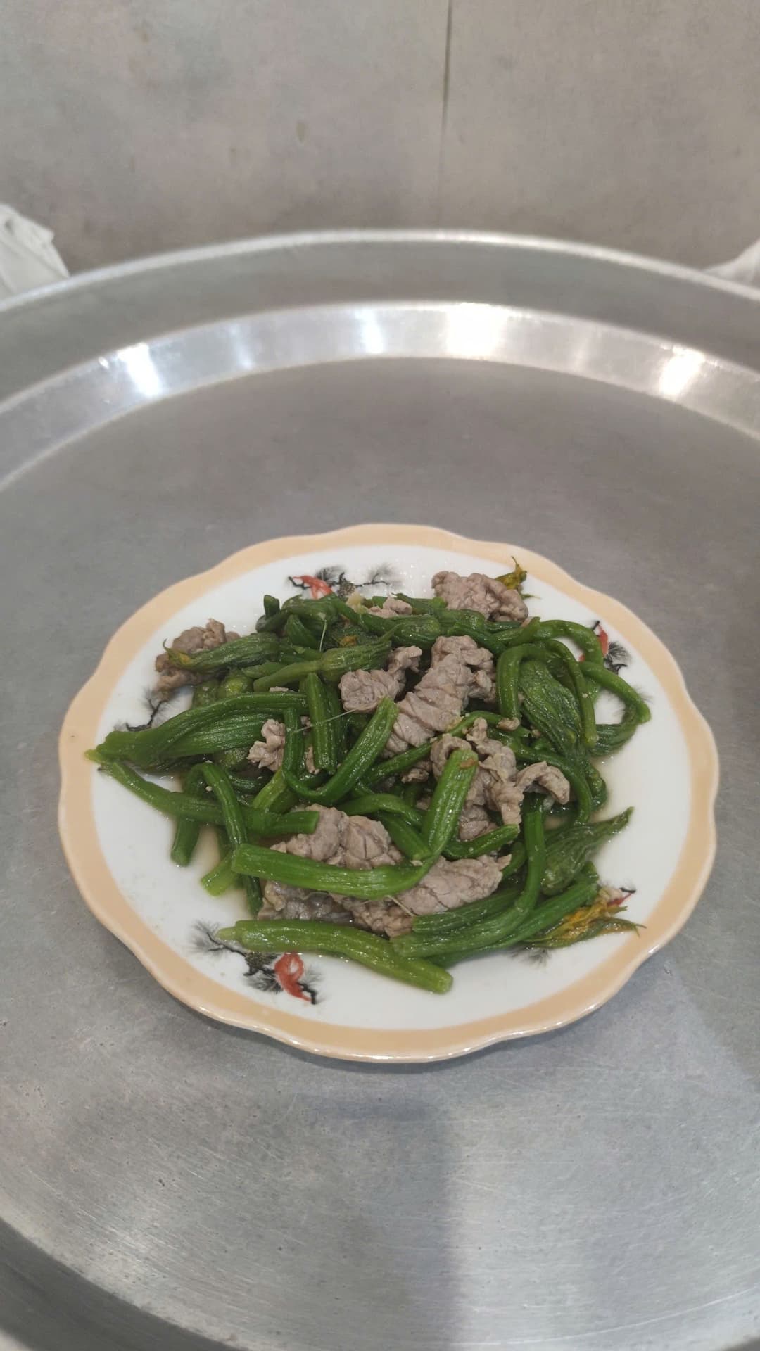 Ngọn bí xào thịt bò