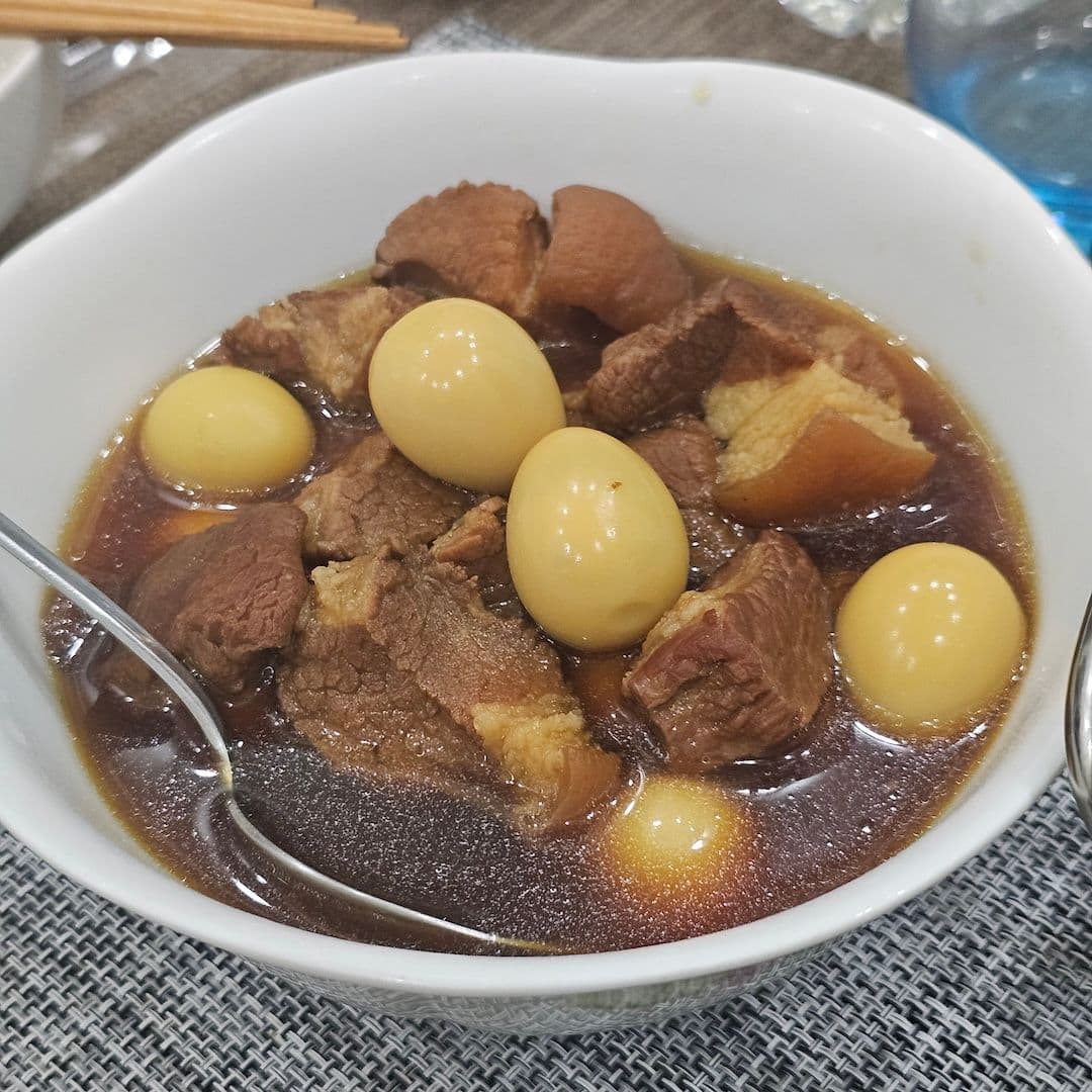 Thịt kho trứng chim cút