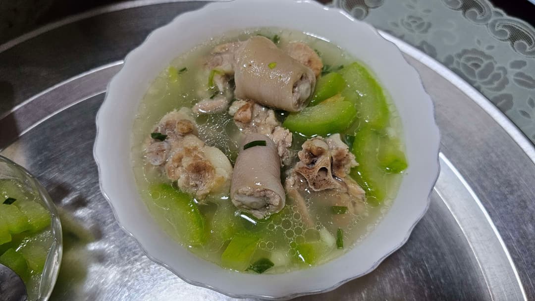 Canh bí xanh đuôi lợn
