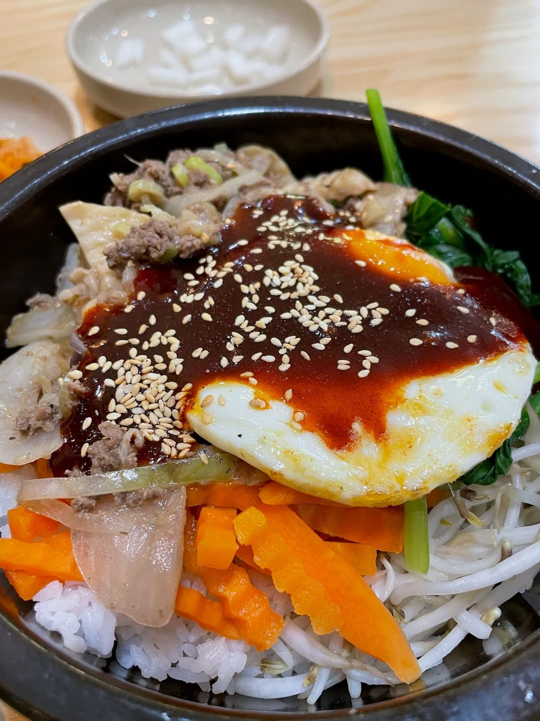 Cơm trộn Hàn Quốc (bibimbap)