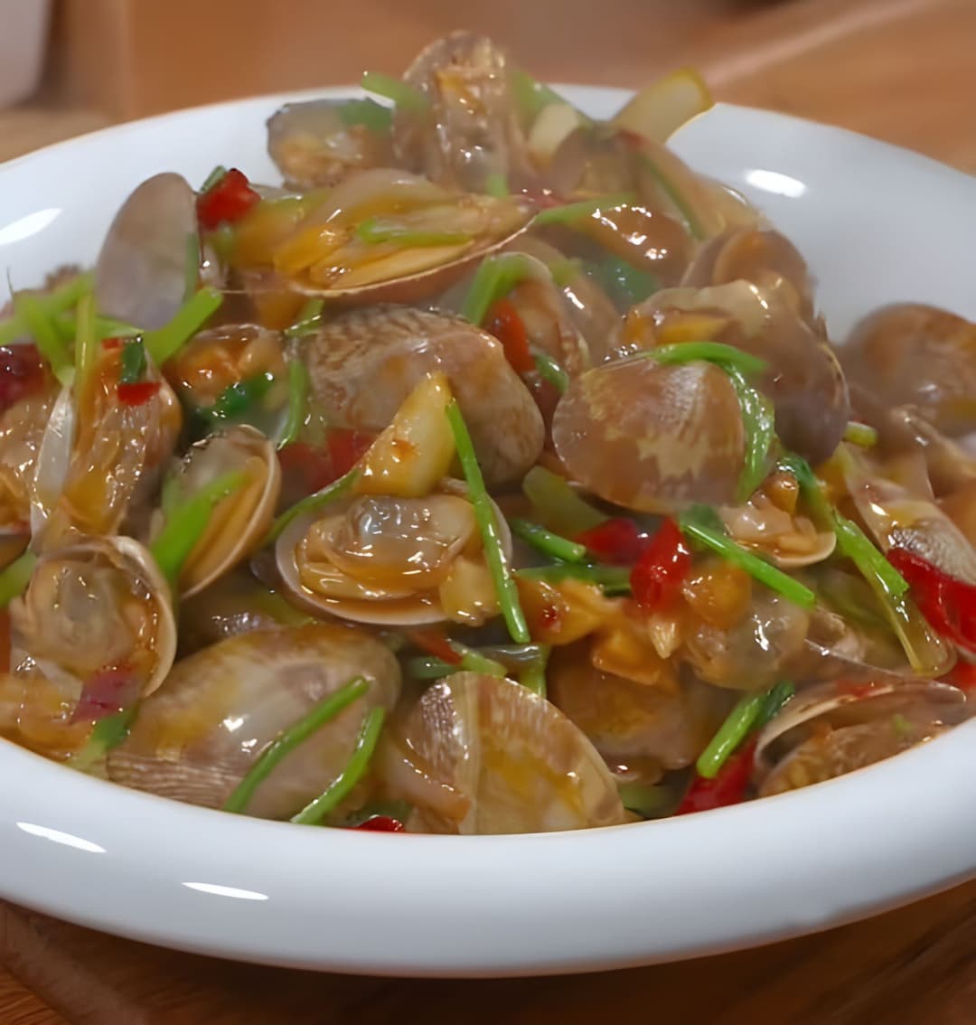 Nghêu xào cay
