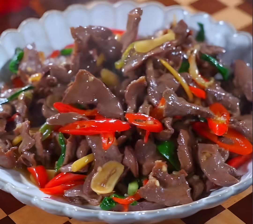 Tim lợn xào cay
