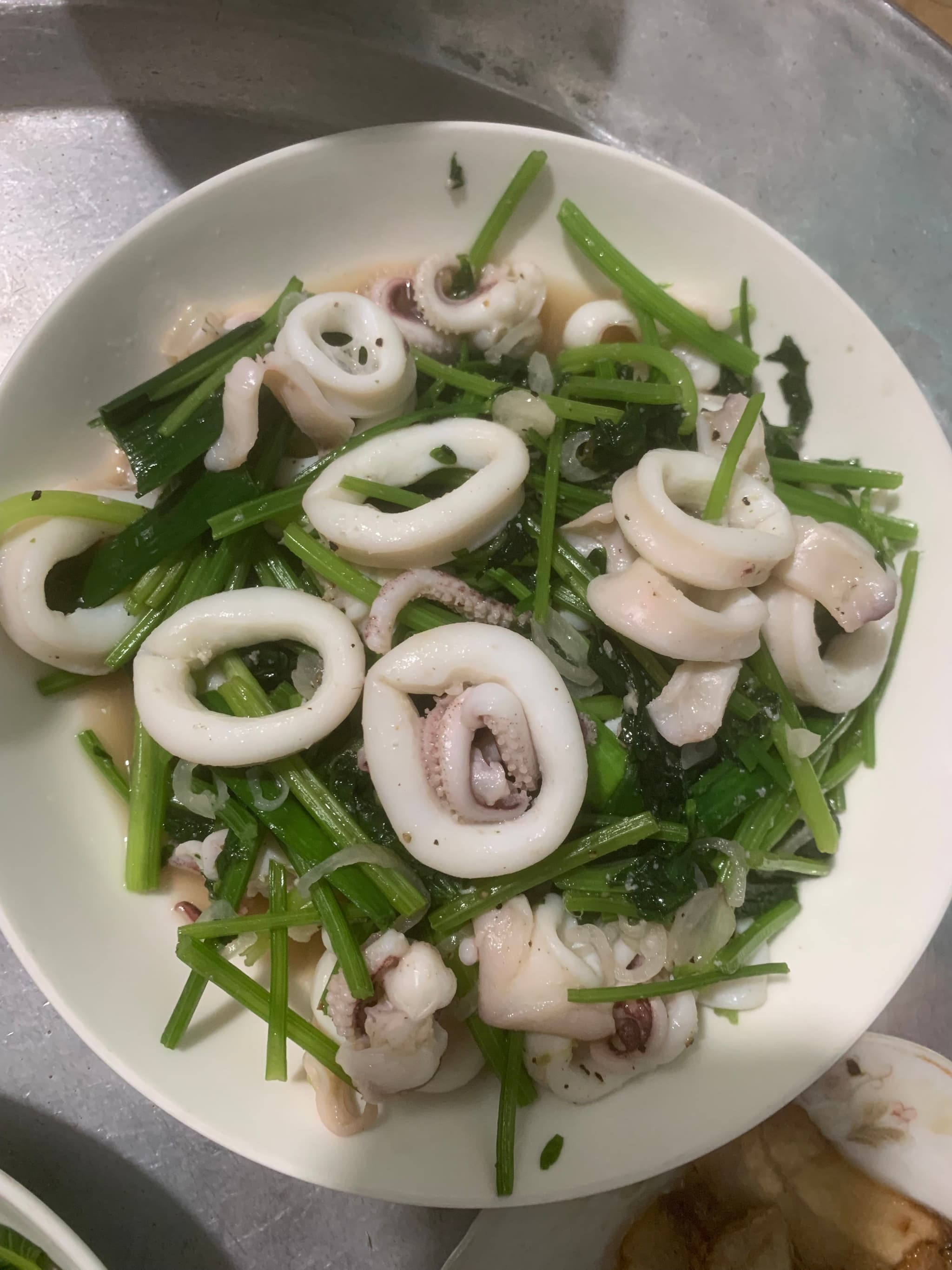 Mực xào cần tây