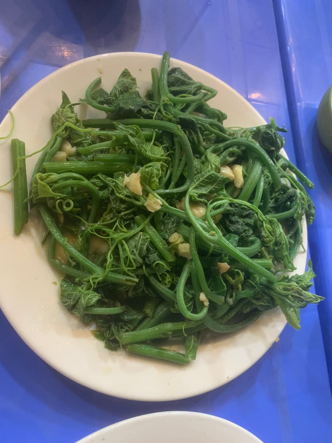 Ngọn su su xào tỏi