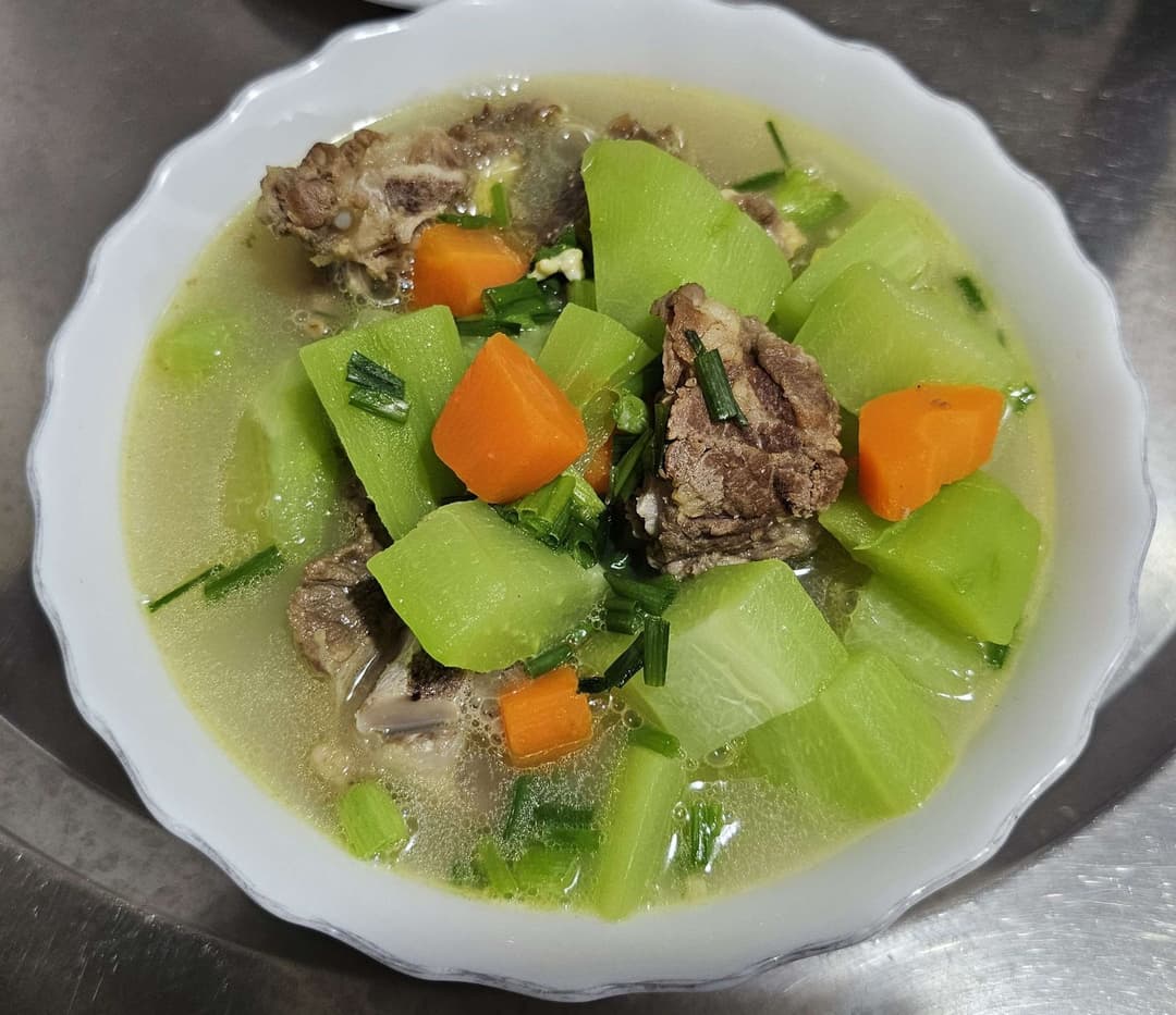 Canh sườn su su cà rốt