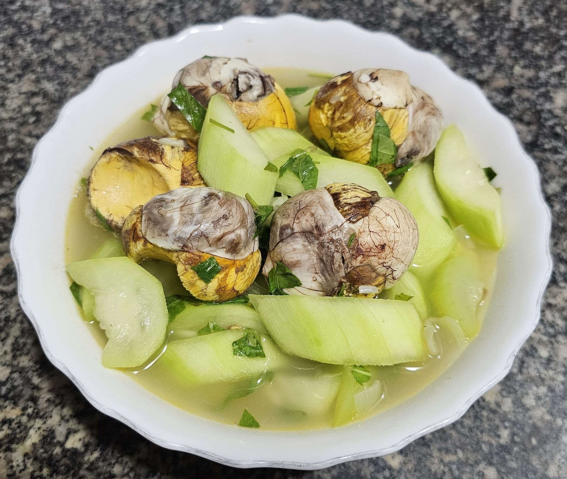 Canh trứng vịt lộn om bầu