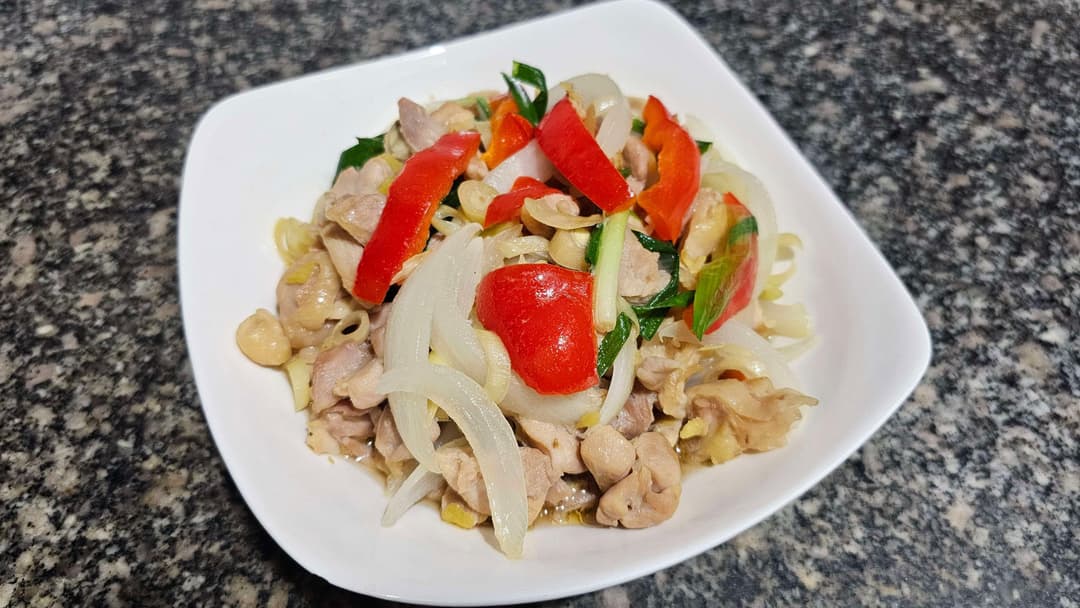 Gà xào sả ớt