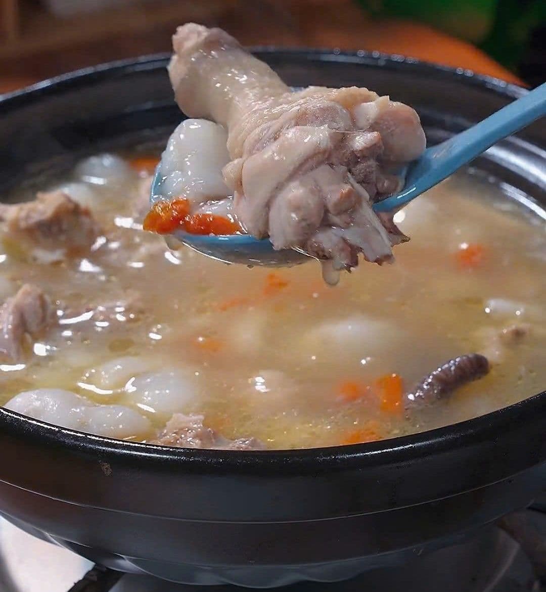 Canh gà hầm vải