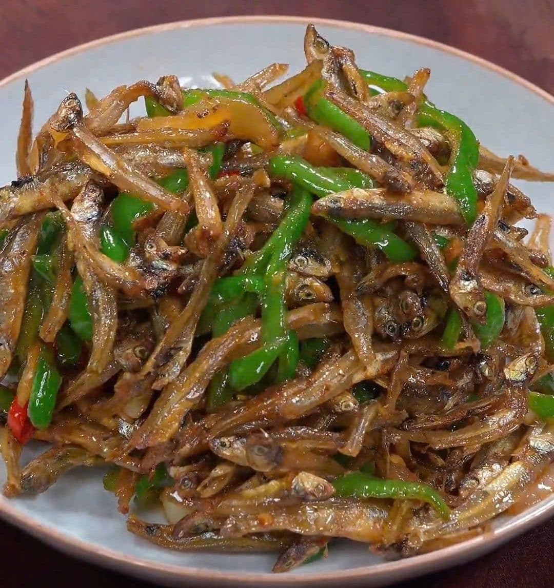 Cá cơm khô xào cay
