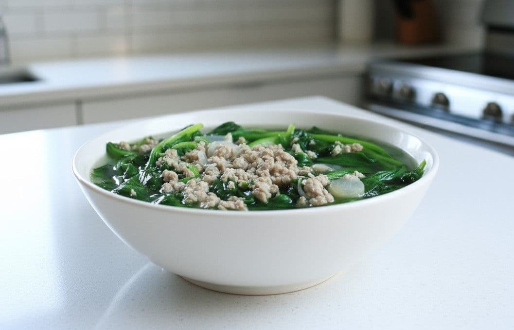 Canh cải cúc nấu thịt