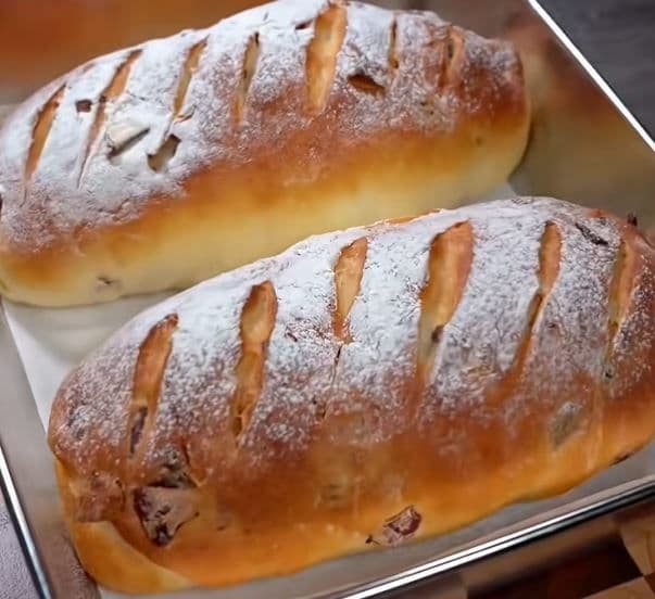 Bánh mì táo đỏ