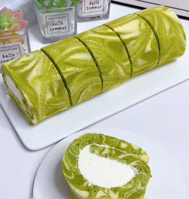 Bánh cuộn lá dứa