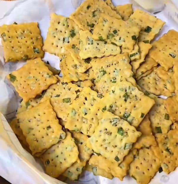 Bánh quy hành lá