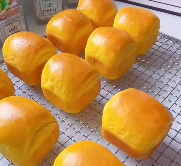 Bánh mì bí đỏ mini