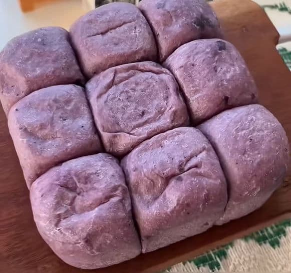Bánh mì hấp nhân việt quất