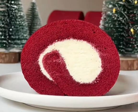 Bánh cuộn red velvet